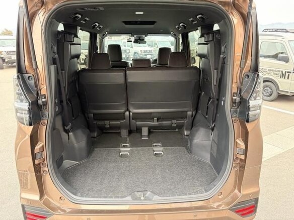 2023 Toyota Voxy IV (R90), коричневый, 4100000 рублей - вид 15