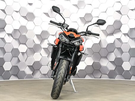 2025 Triumph Street Triple, оранжевый, 1289000 рублей, вид 5