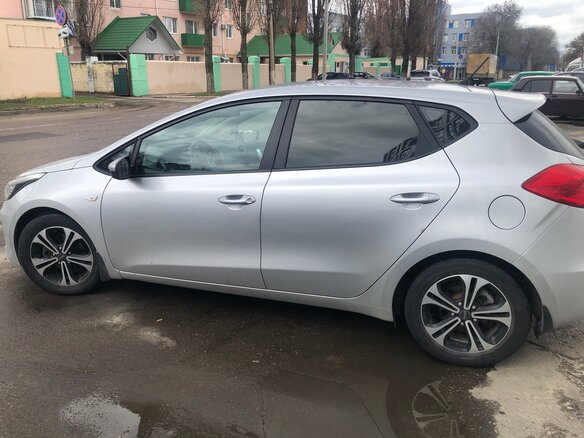 2016 Kia Ceed II Рестайлинг, серебристый, 1300000 рублей - вид 1