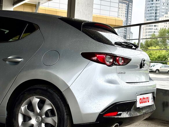 2021 Mazda 3 IV (BP), серебристый, 1600000 рублей - вид 3