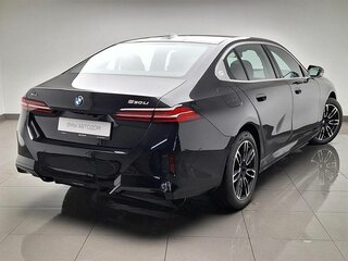2025 BMW 5 серии Long 530Li xDrive VIII (G60/G61/G68), чёрный, 8450000 рублей, вид 3