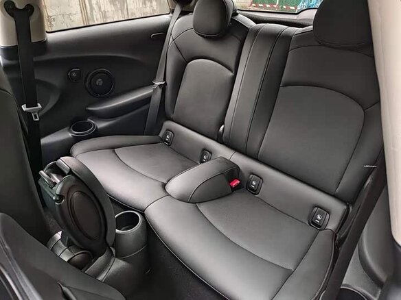 2023 Mini Hatch Cooper III (F55/F56) Рестайлинг 2, жёлтый, 2396055 рублей - вид 7