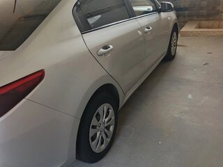 2020 Kia Rio IV, серый, 1550000 рублей, вид 2
