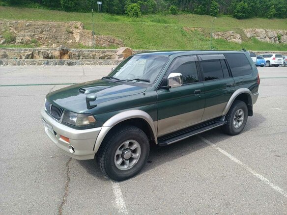 1996 Mitsubishi Challenger I, зелёный, 880000 рублей