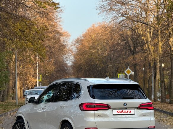 2019 BMW X5 40i IV (G05/G18), белый, 6250000 рублей - вид 15