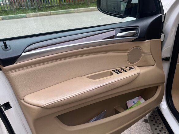 2010 BMW X5 30i II (E70), белый, 1550000 рублей - вид 33