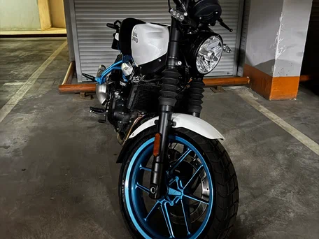 2025 Royal Enfield Guerrilla 450, белый, 540000 рублей, вид 5