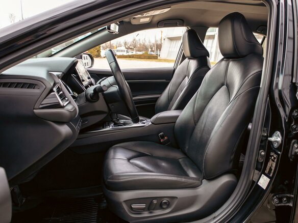 2021 Toyota Camry VIII (XV70) Рестайлинг, чёрный, 2545000 рублей - вид 10
