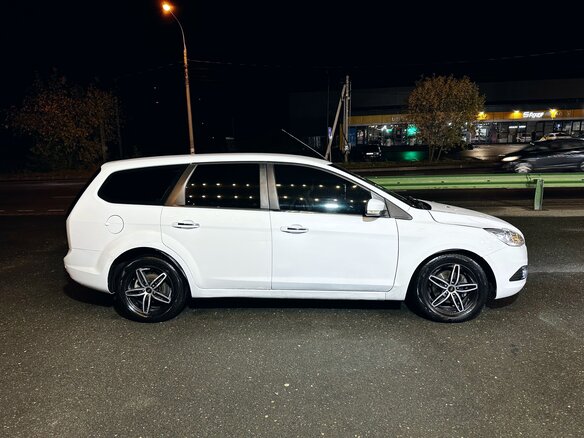 2008 Ford Focus II Рестайлинг, белый - вид 2