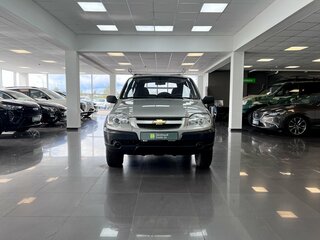 2010 Chevrolet Niva I Рестайлинг, серебристый, 490000 рублей, вид 3
