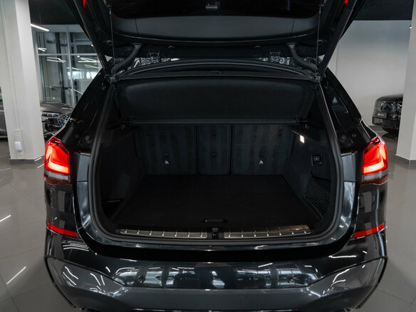 2020 BMW X1 20i xDrive II (F48) Рестайлинг, чёрный, 3770000 рублей - вид 6