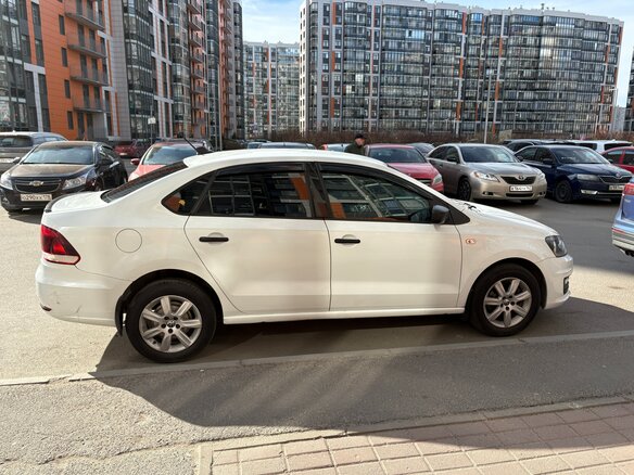 2019 Volkswagen Polo V Рестайлинг, белый, 900000 рублей - вид 7