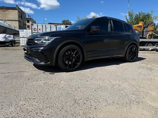 2020 Volkswagen Tiguan II Рестайлинг, чёрный, 4700000 рублей, вид 2