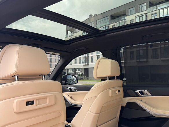 2021 BMW X5 M50i IV (G05/G18), чёрный, 4500000 рублей - вид 16
