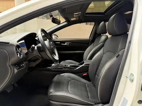 2023 Kia K3 II (China Market) Рестайлинг, белый - вид 10