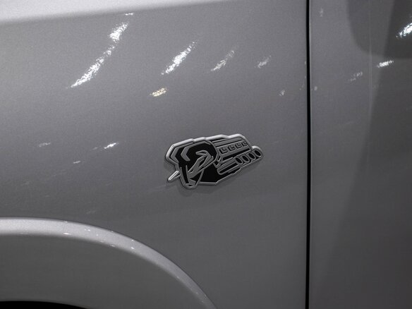 2026 Ram 1500 Crew Cab eTorque V Рестайлинг, серебристый, 11300000 рублей - вид 6