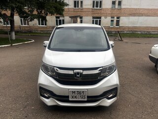 2017 Honda Stepwgn Spada V, белый, 1850000 рублей, вид 1