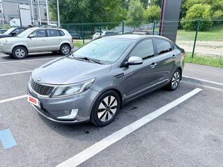 2013 Kia Rio 4-speed III, серый, 900000 рублей, вид 1