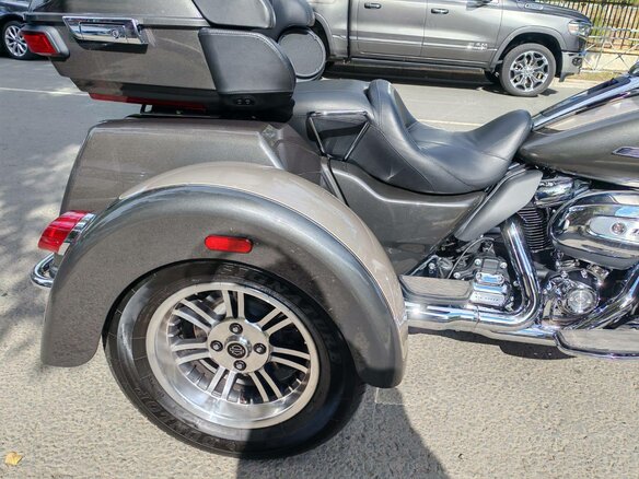 2023 Harley-Davidson Tri Glide, коричневый, 3900000 рублей - вид 9