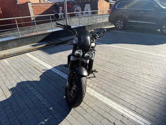 2023 Triumph Rocket 3, красный, 2500000 рублей - вид 4