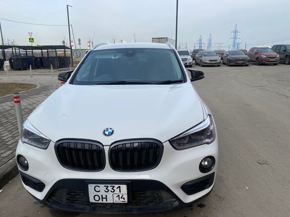 2015 BMW X1 18i sDrive II (F48), белый, 1500000 рублей - вид 2