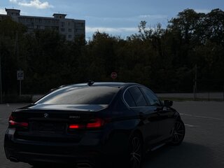 2022 BMW 5 серии 520i VII (G30/G31/G38) Рестайлинг, чёрный, 5200000 рублей, вид 4