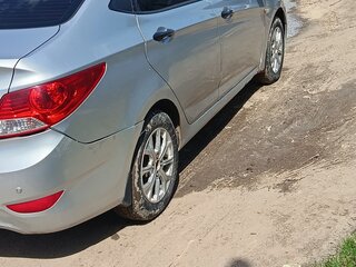 2013 Hyundai Solaris I, серебристый, 570000 рублей, вид 4