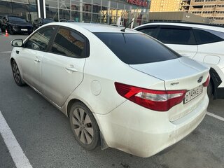 2012 Kia Rio 4-speed III, белый, 860000 рублей, вид 2