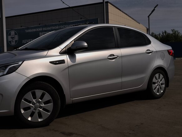 2011 Kia Rio 5-speed III, серебристый, 715000 рублей - вид 3