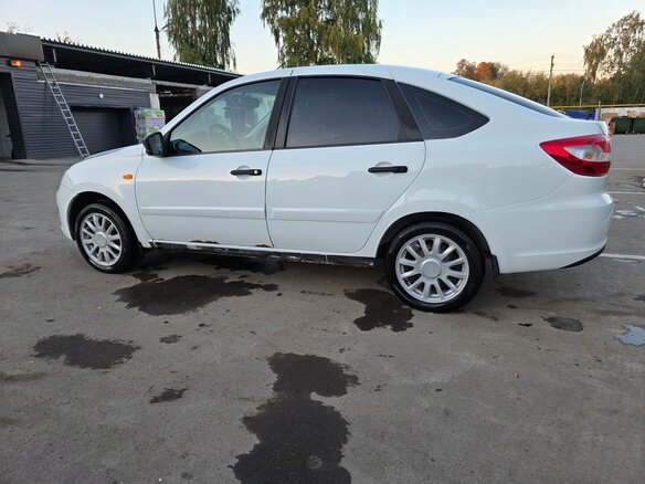 2014 Lada (ВАЗ) Granta I, белый, 313000 рублей - вид 10