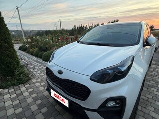 2020 Kia Sportage IV Рестайлинг, белый, 2500000 рублей, вид 3
