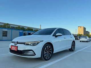 2023 Volkswagen Golf VIII, белый, 1535000 рублей, вид 3