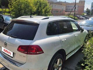 2013 Volkswagen Touareg II, белый, 2300000 рублей, вид 2