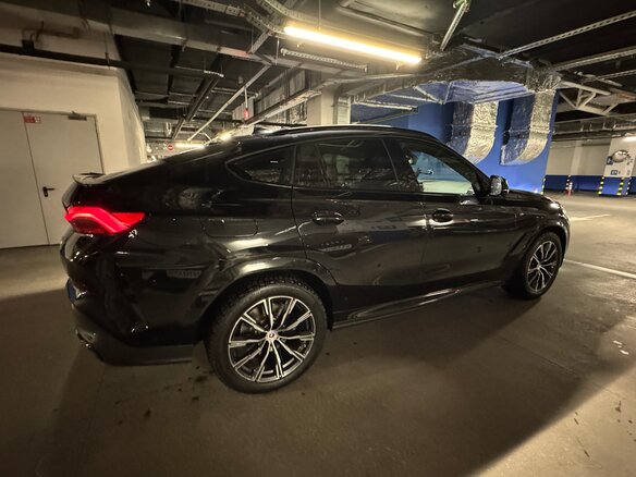 2023 BMW X6 40i III (G06), чёрный, 10500000 рублей - вид 9
