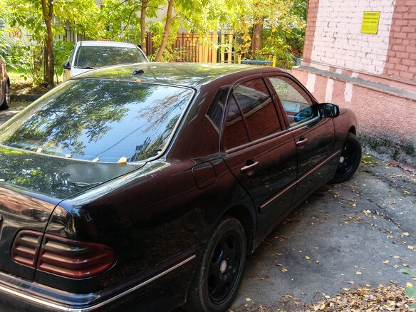 2001 Mercedes-Benz E-Класс 240 II (W210, S210) Рестайлинг, чёрный - вид 1