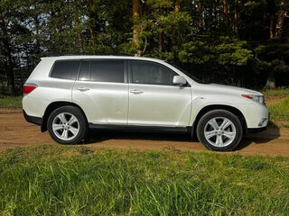 2013 Toyota Highlander II (XU40) Рестайлинг, белый, 2390000 рублей, вид 1
