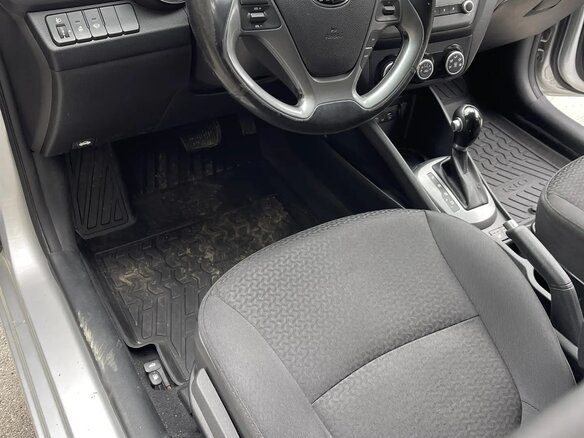 2017 Kia Rio III Рестайлинг, серебристый, 1110000 рублей - вид 13