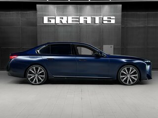 2026 BMW 7 серии 740 xDrive VII (G70) Рестайлинг, синий, 26500000 рублей, вид 4