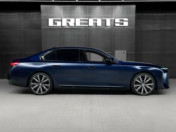 2026 BMW 7 серии 740 xDrive VII (G70) Рестайлинг, синий, 26500000 рублей - вид 4