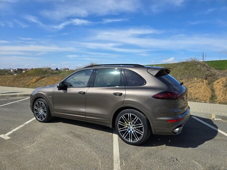 2015 Porsche Cayenne S Diesel II Рестайлинг (958), коричневый, 4700000 рублей, вид 3