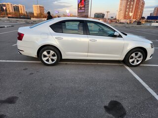 2017 Skoda Octavia III (A7) Рестайлинг, белый, 800000 рублей, вид 2