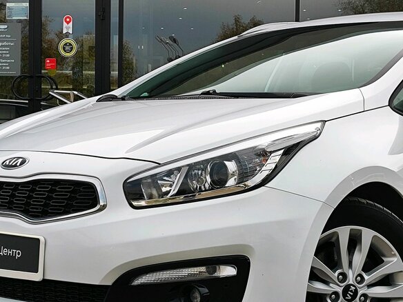 2018 Kia Ceed II Рестайлинг, белый, 1359000 рублей - вид 5