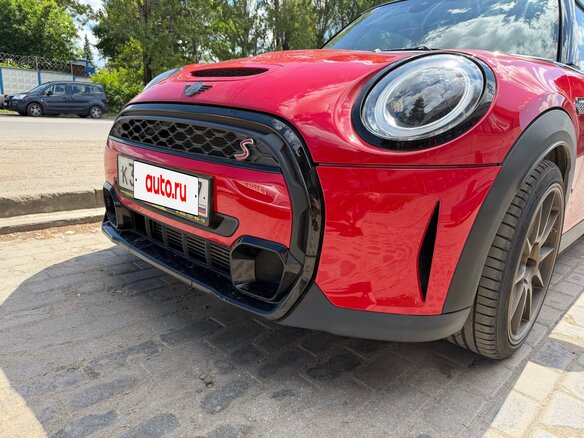 2021 Mini Hatch Cooper S III (F55/F56) Рестайлинг 2, красный, 2675000 рублей - вид 4