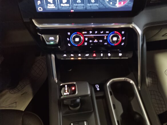 2023 GMC Sierra Crew Cab IV Рестайлинг, белый, 8000000 рублей - вид 17