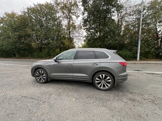 2019 Volkswagen Touareg III, серый, 5150000 рублей, вид 1