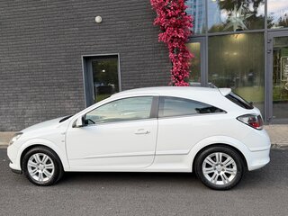 2010 Opel Astra GTC H Рестайлинг, белый, 650000 рублей, вид 3