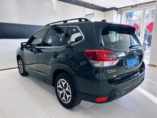 2023 Subaru Forester V Рестайлинг, чёрный, 2370000 рублей, вид 4