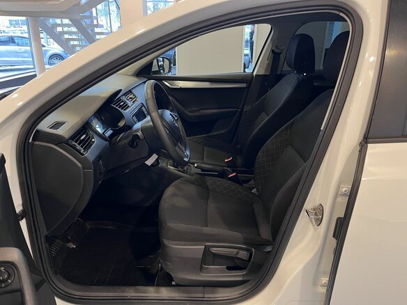 2017 Skoda Octavia III (A7) Рестайлинг, белый, 1540000 рублей - вид 15