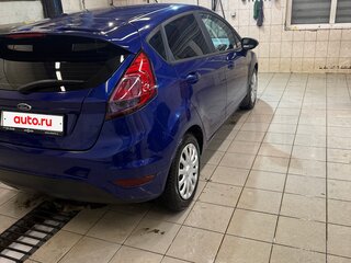 2015 Ford Fiesta Mk6 Рестайлинг, синий, 900000 рублей, вид 4