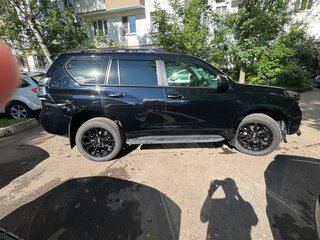 2013 Toyota Land Cruiser Prado 150 Series Рестайлинг 1, чёрный, 3500000 рублей, вид 2